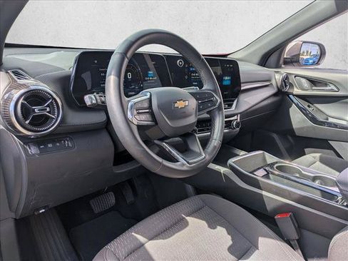 Used 2025 Chevrolet Equinox LT AWD/4WD image 9