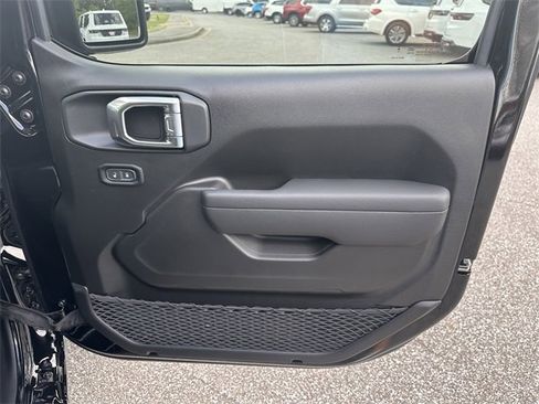 New 2025 Jeep Gladiator Sport image 14