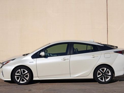 Used 2017 Toyota Prius Three Touring w/ Carpet Mat Package FWD image 40