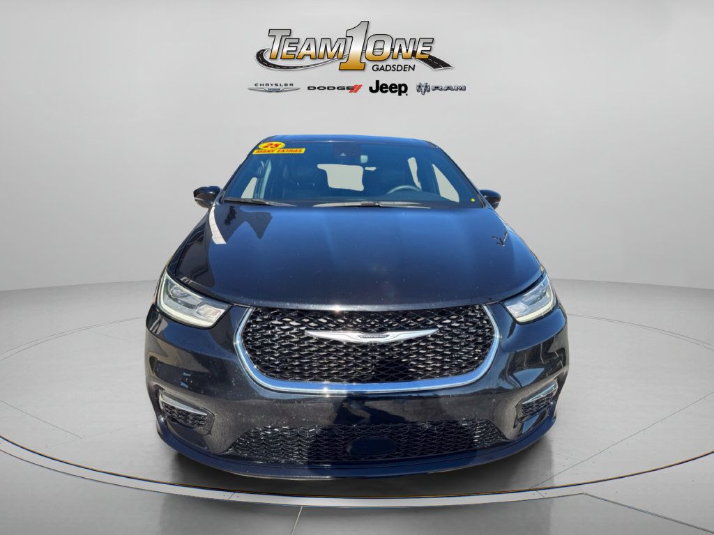 Used 2025 Chrysler Pacifica Select FWD image 3