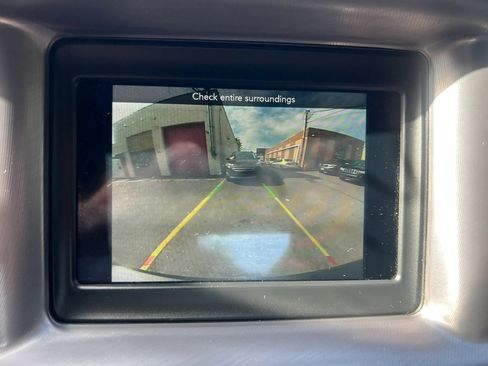 Used 2022 Dodge Charger SXT RWD image 25