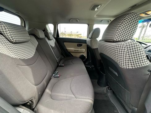 Used 2010 Kia Soul ! image 11