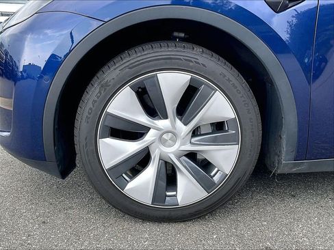 Used 2022 Tesla Model Y Long Range AWD/4WD image 7