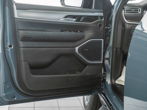 New 2026 Jeep Grand Wagoneer L 4WD image 43