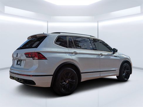 Used 2023 Volkswagen Tiguan SE R-Line image 3