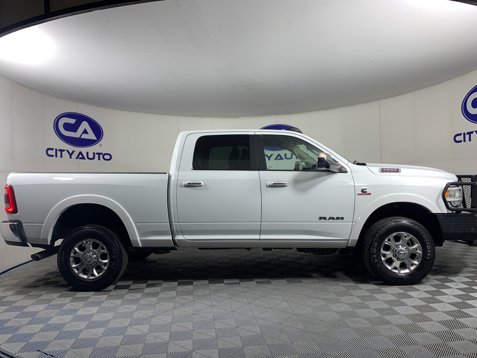 Used 2022 RAM 2500 Laramie AWD/4WD image 2