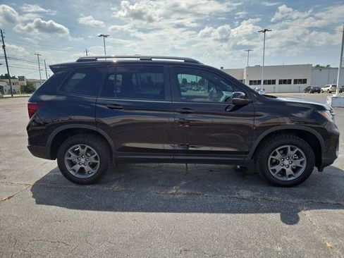 Used 2025 Honda Passport TrailSport image 9