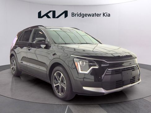 Certified 2025 Kia Niro EX w/ EX Cold Weather Package FWD image 1