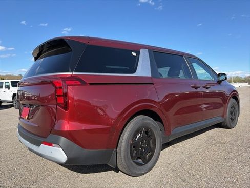 New 2026 Kia Carnival FWD image 3