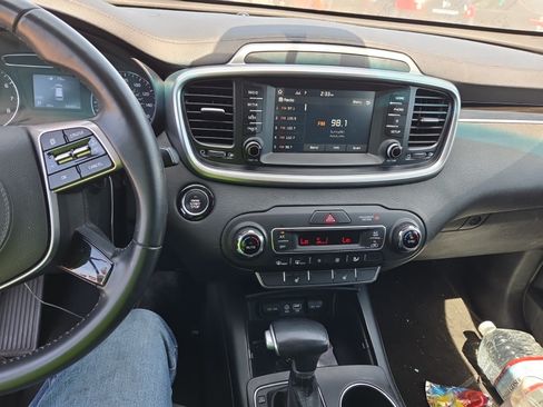 Used 2020 Kia Sorento S FWD image 11