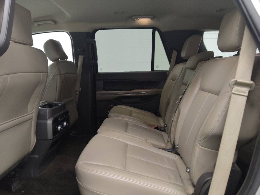 Used 2020 Ford Expedition XLT w/ Equipment Group 202A AWD/4WD image 18