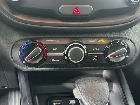 Used 2025 Kia Soul LX w/ LX Technology Package FWD image 23