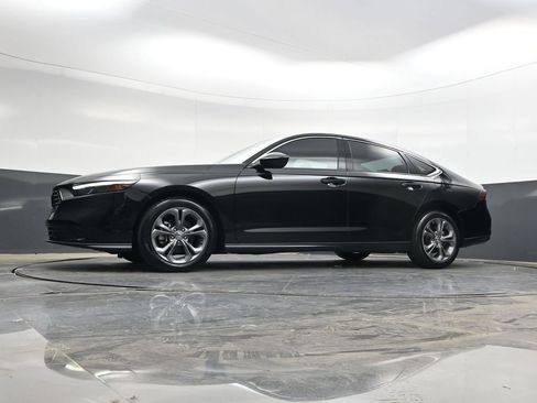 Certified 2023 Honda Accord EX image 27