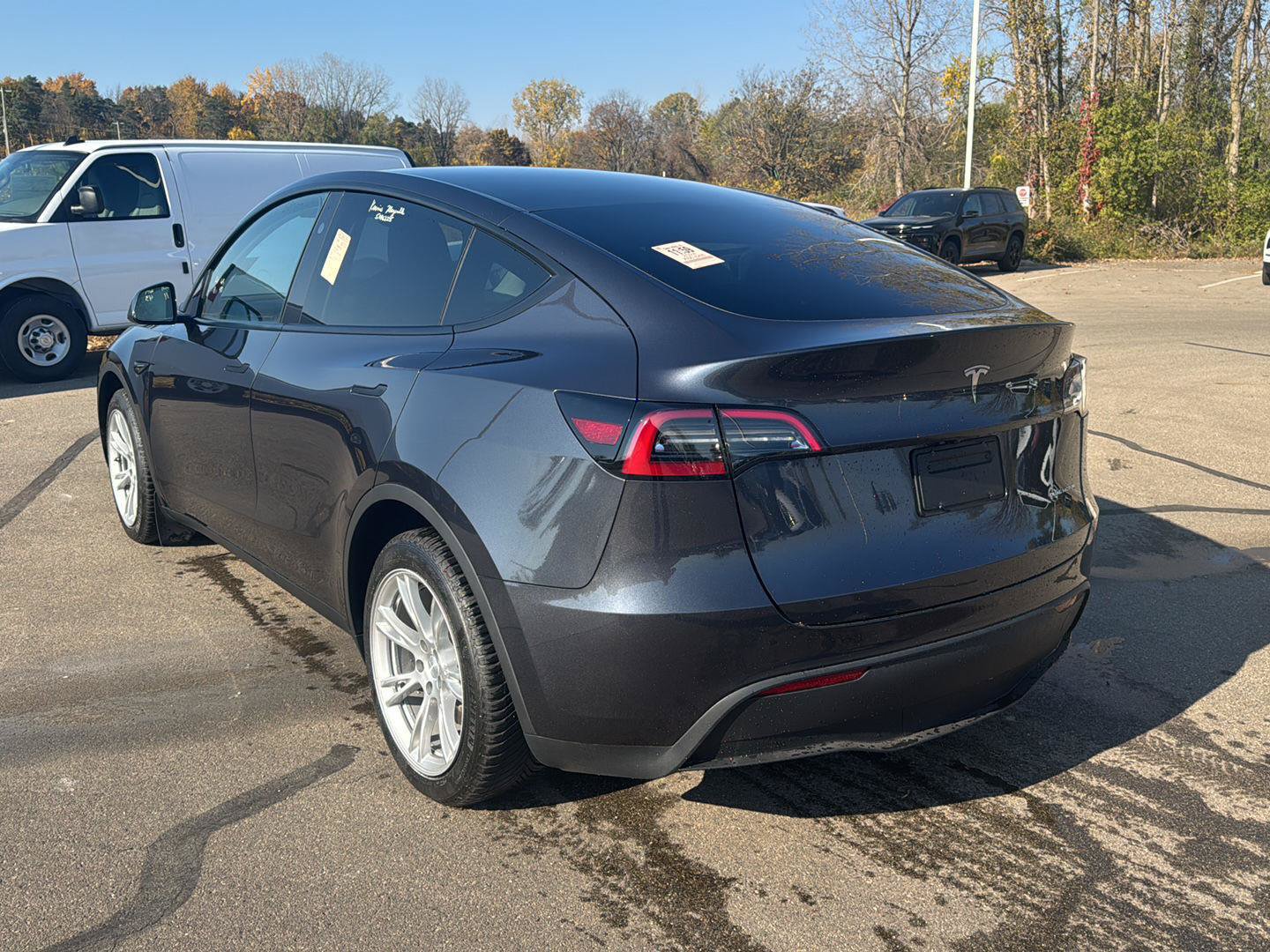Used 2024 Tesla Model Y Long Range AWD/4WD image 3
