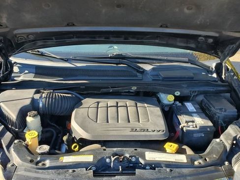 Used 2011 Chrysler Town & Country Touring FWD image 10