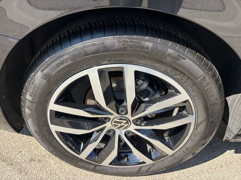 Used 2025 Volkswagen Jetta SE image 30