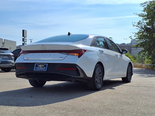 Used 2026 Hyundai Elantra Hybrid FWD image 5