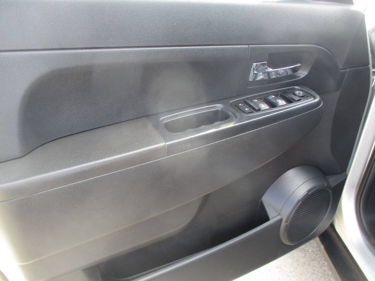 Used 2011 Jeep Liberty Sport AWD/4WD image 16