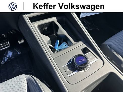 New 2026 Volkswagen Tiguan SE R-Line FWD image 21