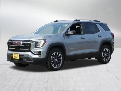 Used 2025 GMC Terrain Elevation w/ Elevation Premium Package AWD/4WD image 3