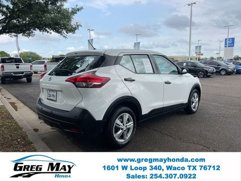 Used 2020 Nissan Kicks S FWD image 7