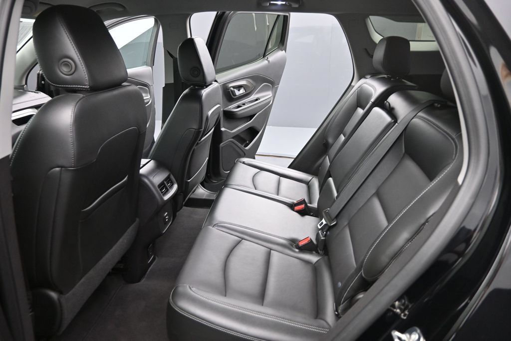 Used 2024 GMC Terrain SLT AWD/4WD image 17
