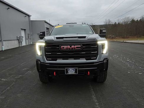 Used 2024 GMC Sierra 2500 AT4X image 3