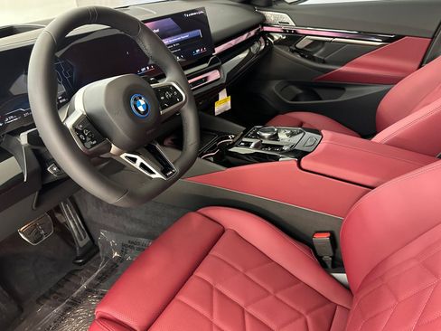 New 2026 BMW 550e xDrive image 4