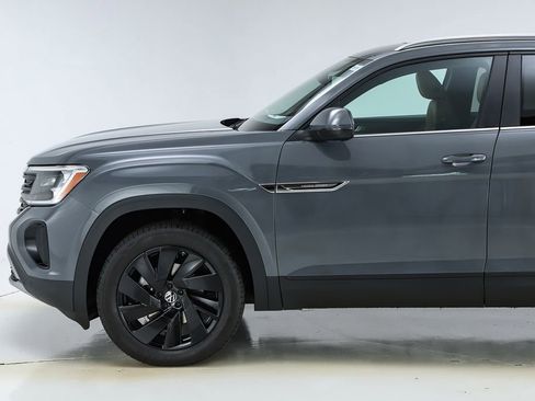 New 2026 Volkswagen Atlas Cross Sport SE image 3