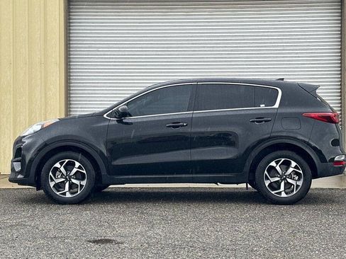Used 2022 Kia Sportage LX image 3
