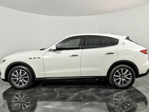 Used 2018 Maserati Levante image 7