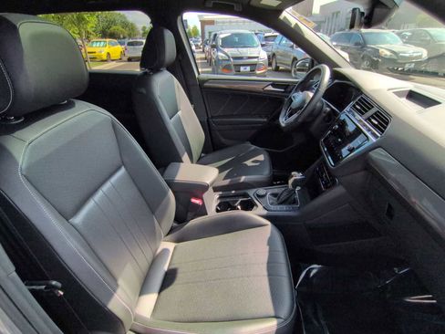 Used 2023 Volkswagen Tiguan SE R-Line image 23
