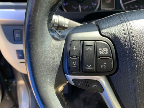 Used 2018 Toyota Highlander XLE FWD image 19