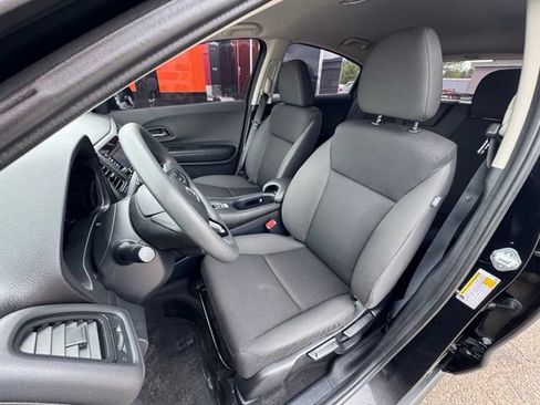Used 2022 Honda HR-V LX image 9