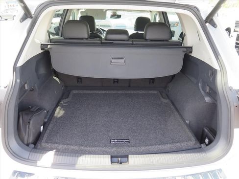Used 2019 Volkswagen Tiguan SEL Premium image 17