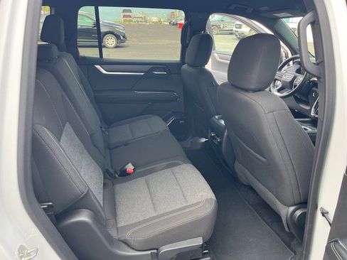 Used 2025 GMC Acadia Elevation image 11