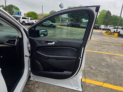 Used 2024 Ford Edge SE w/ Black Appearance Package image 16