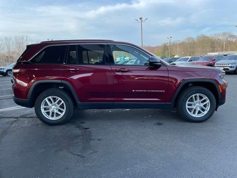 Used 2025 Jeep Grand Cherokee Laredo X AWD/4WD image 4