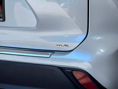 Used 2022 Toyota Highlander XLE FWD image 27
