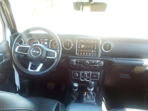 Used 2018 Jeep Wrangler Unlimited Sahara AWD/4WD image 18