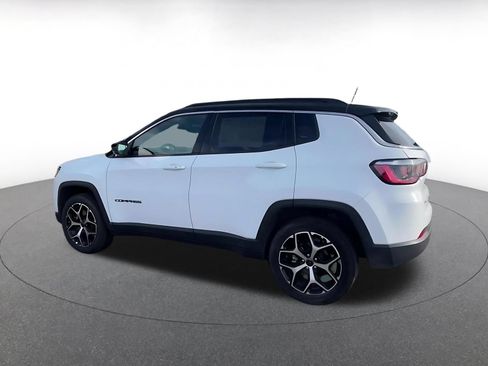 Used 2025 Jeep Compass Limited AWD/4WD image 9