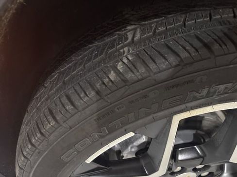 Used 2025 Chevrolet Traverse High Country w/ LPO, Floor Liner Package AWD/4WD image 39