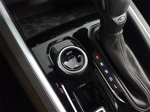 Used 2023 Chevrolet Colorado Trail Boss w/ Technology Package image 16