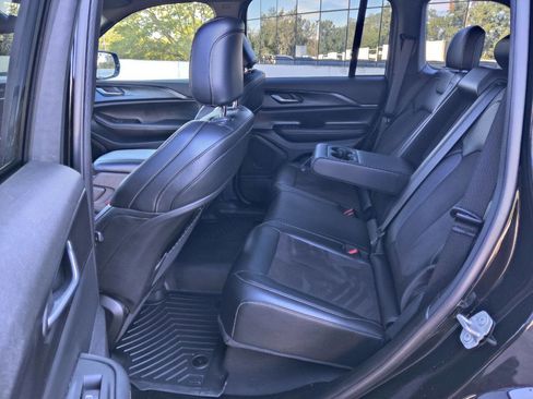 Used 2024 Jeep Grand Cherokee Altitude image 21