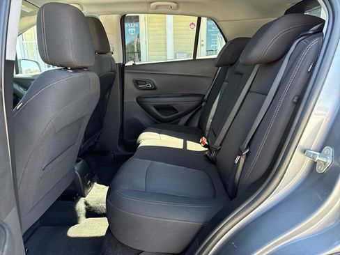 Used 2020 Chevrolet Trax LT FWD image 22