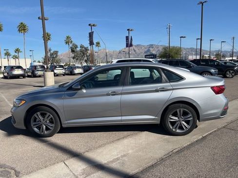 Used 2024 Volkswagen Jetta SE image 6