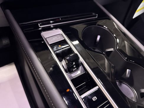 New 2025 Volkswagen Atlas SE image 23