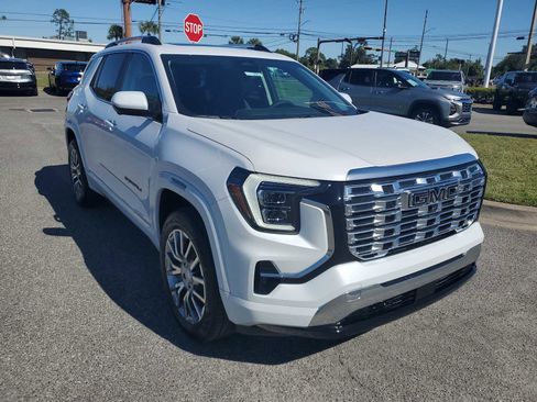 New 2026 GMC Terrain Denali w/ LPO, Black Badging Package image 32