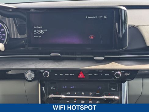 Used 2024 Kia Carnival EX FWD image 20