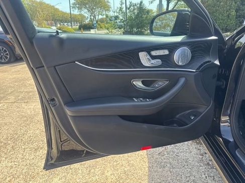 Used 2017 Mercedes-Benz E 300 4MATIC image 20